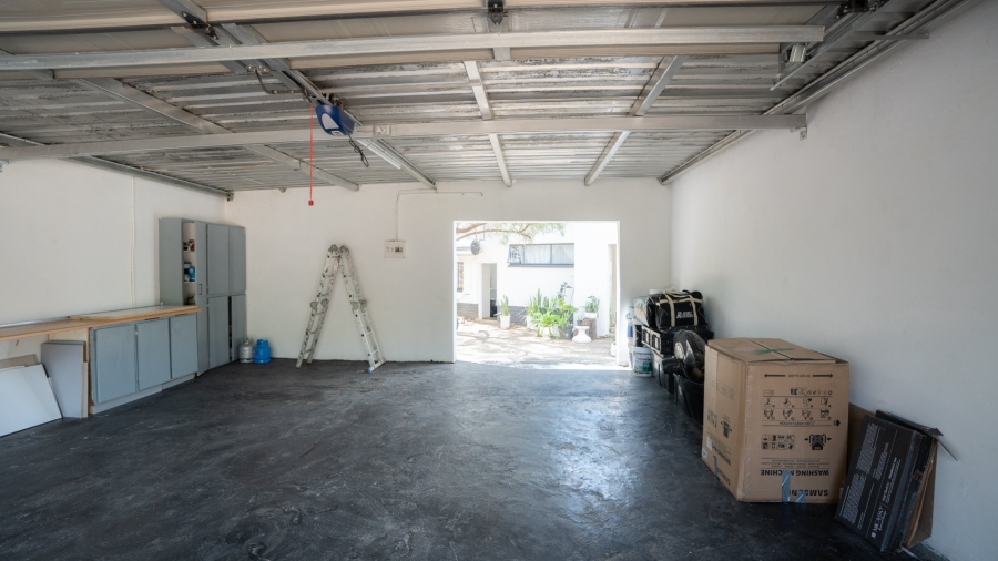  Bedroom Property for Sale in Flamwood North West